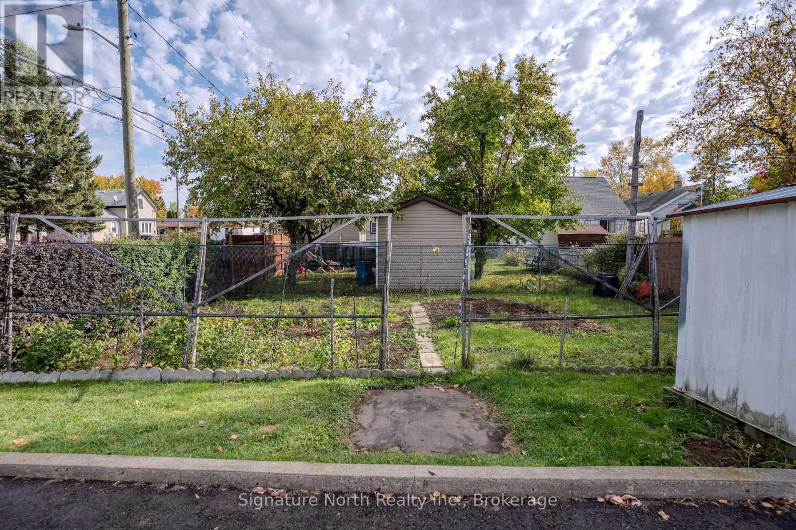 615 Hollylane Street Property Photo 6