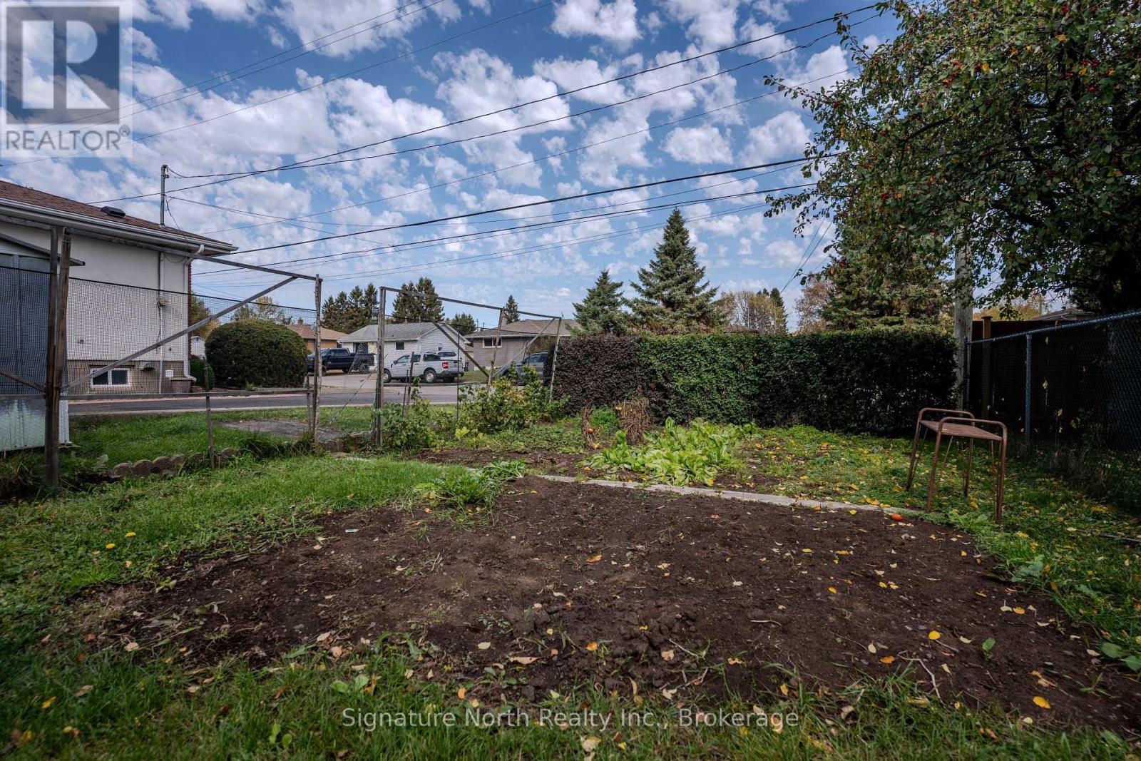 615 Hollylane Street Property Photo 8