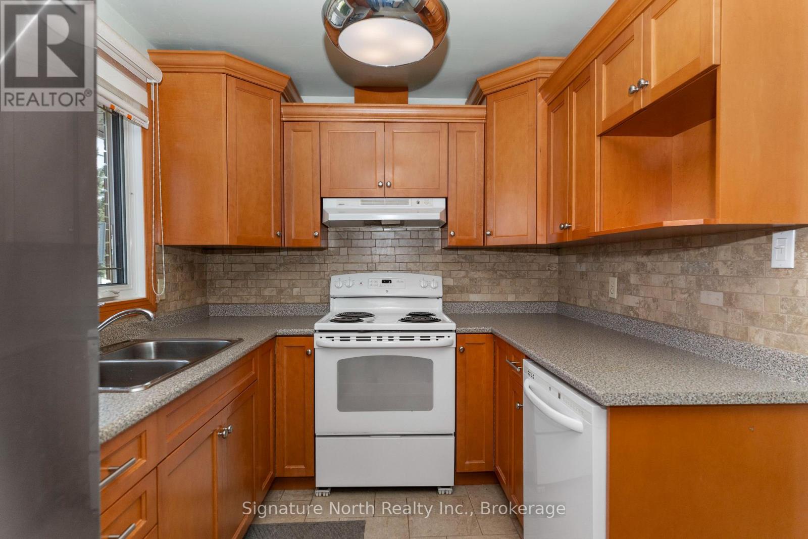 615 Hollylane Street Property Photo 11
