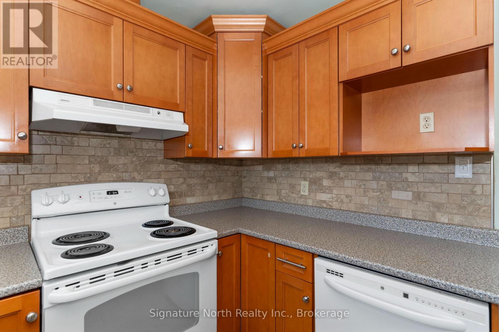 615 Hollylane Street Property Photo 12
