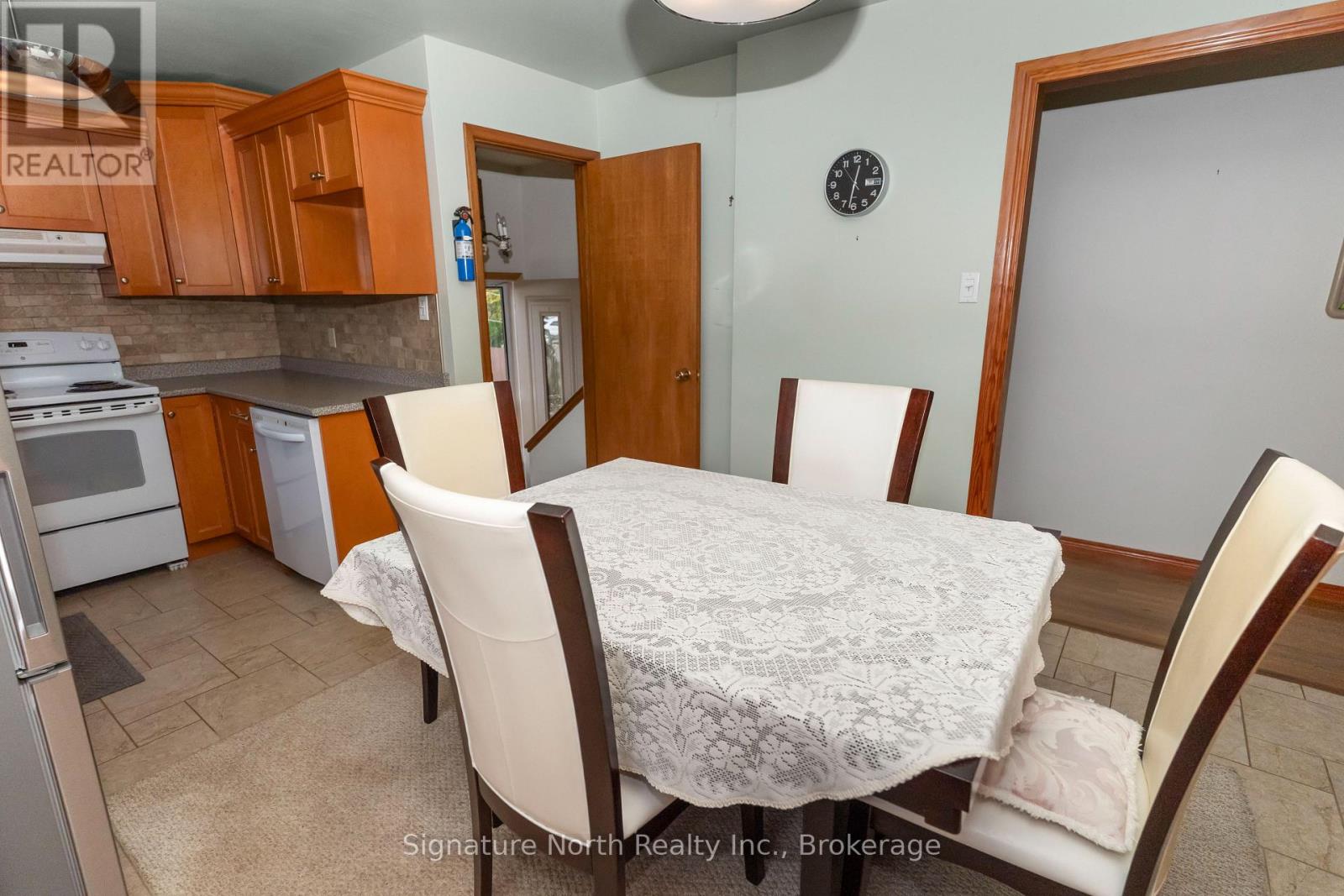 615 Hollylane Street Property Photo 16