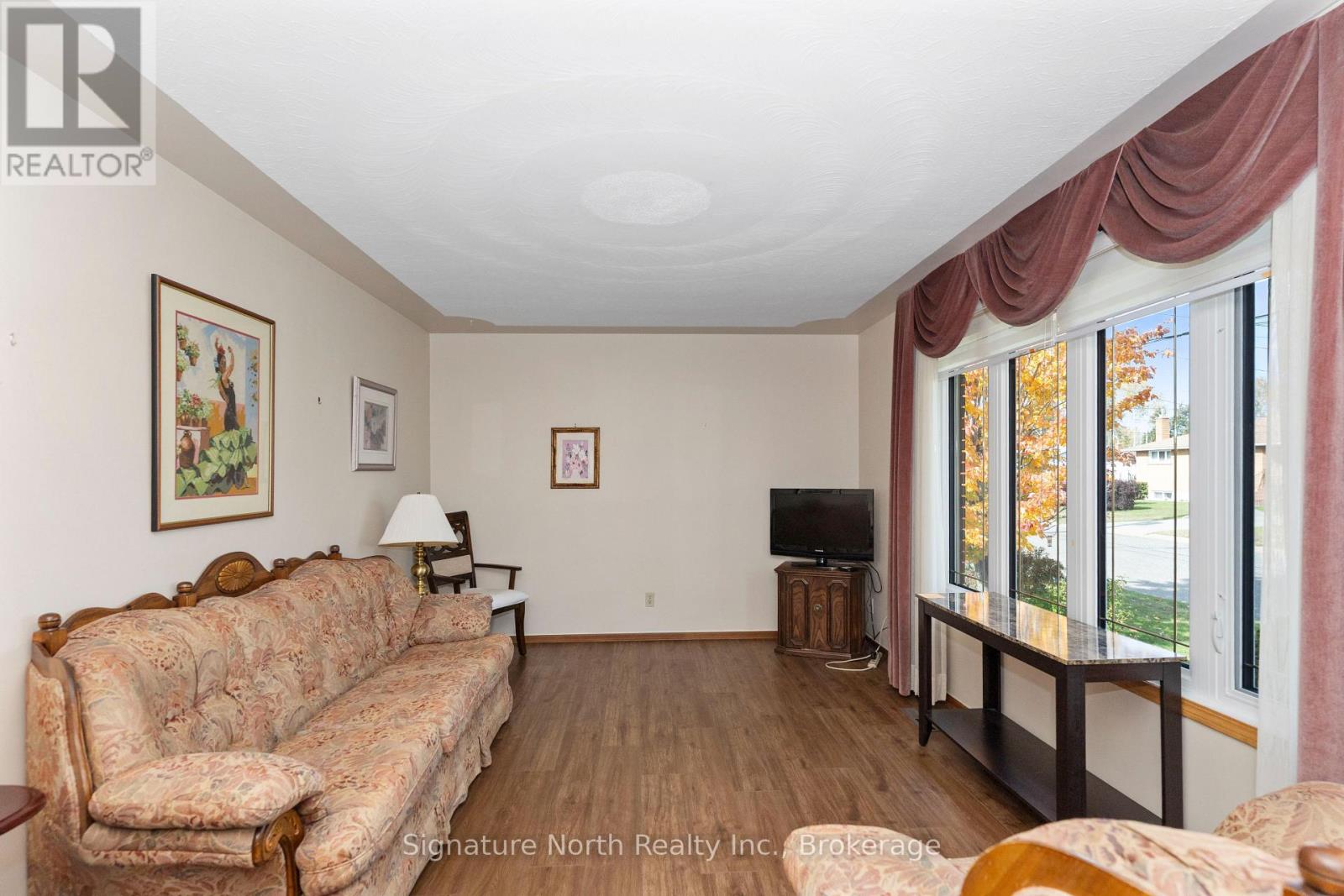 615 Hollylane Street Property Photo 17