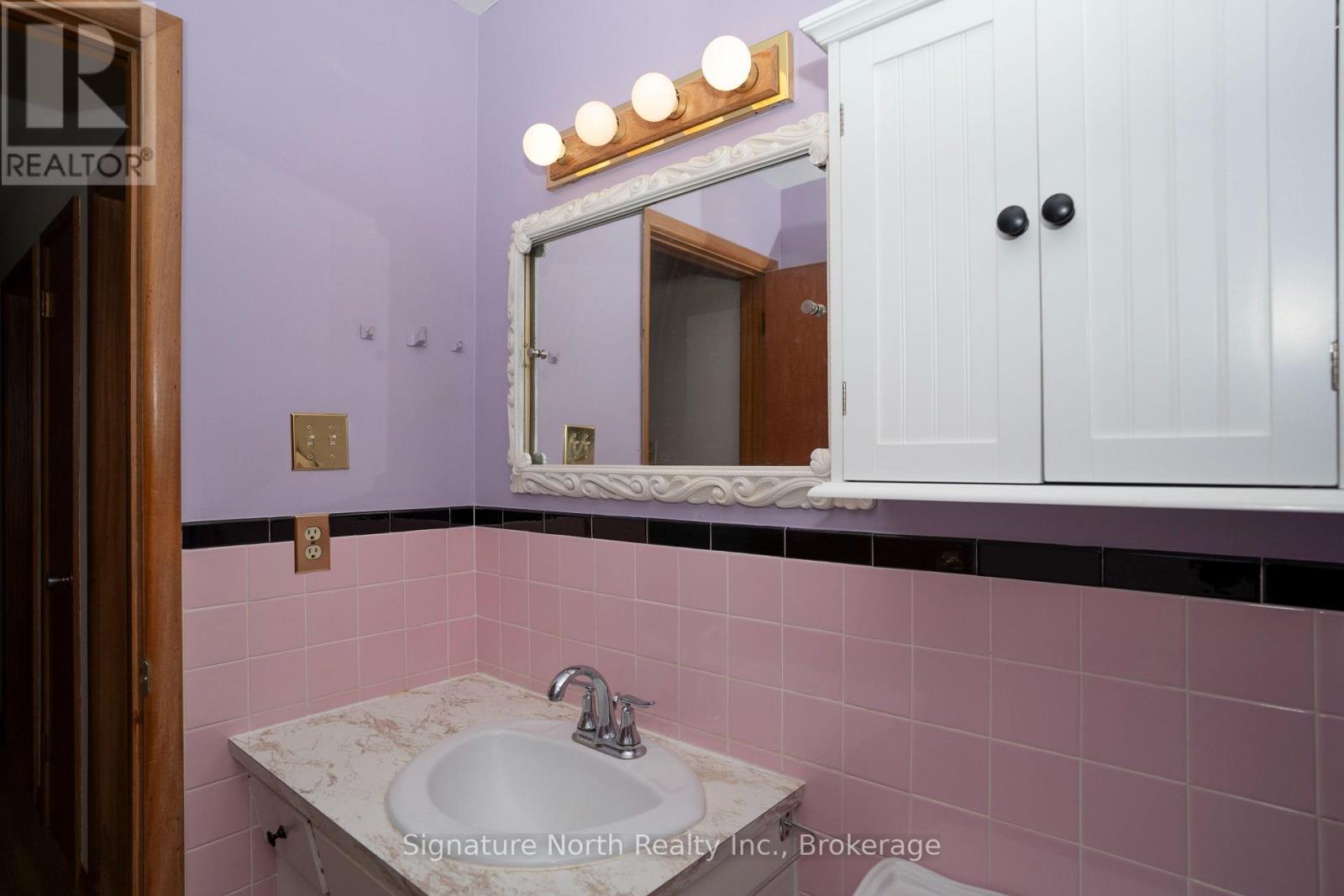615 Hollylane Street Property Photo 32