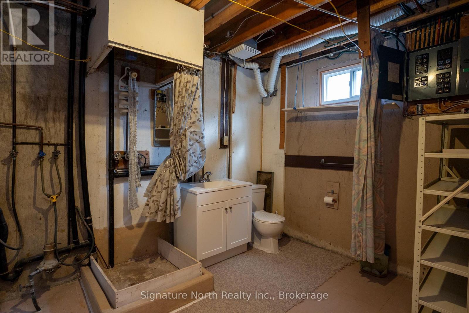 615 Hollylane Street Property Photo 35