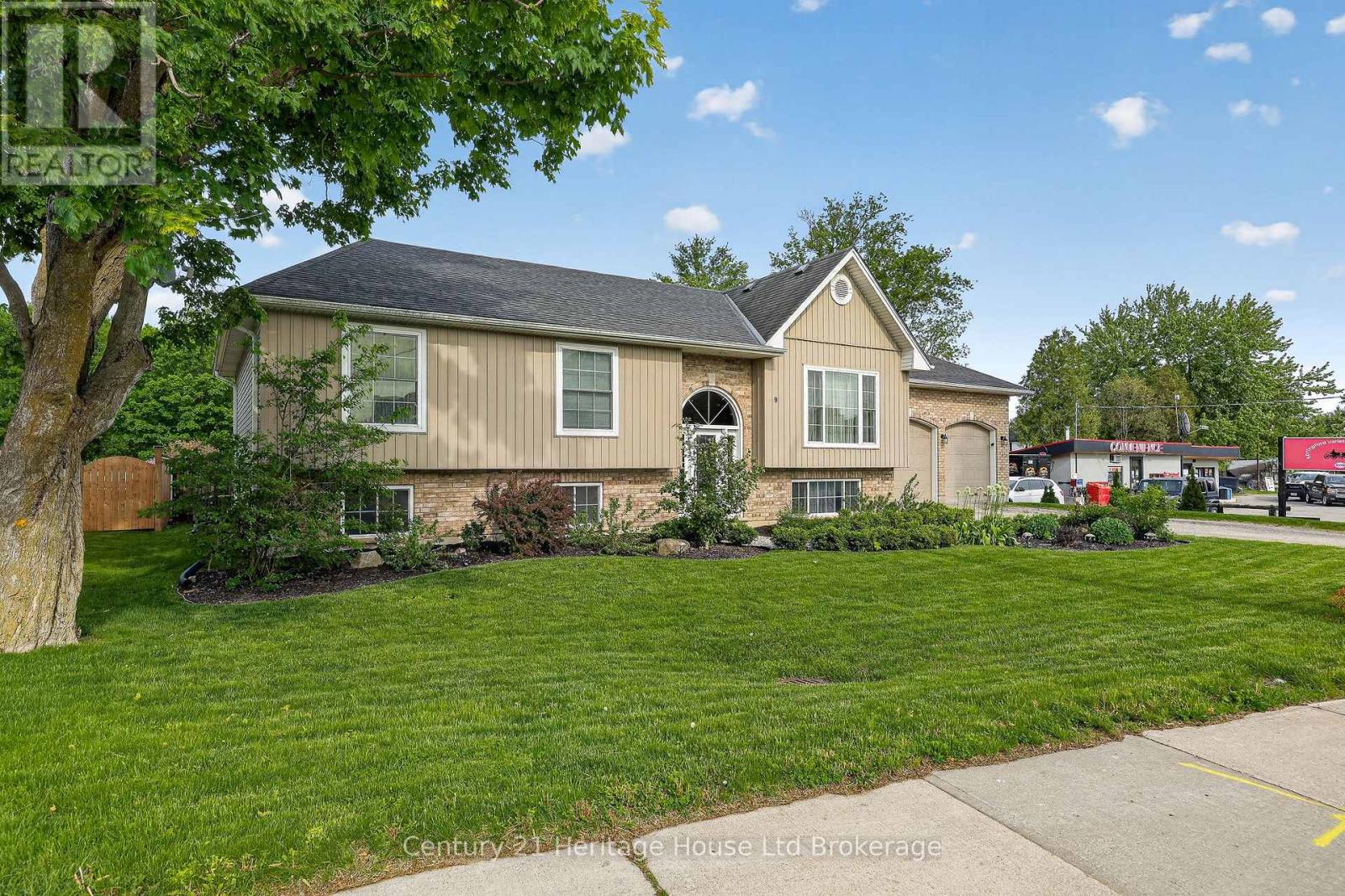 9 West Street N Property Photo 6
