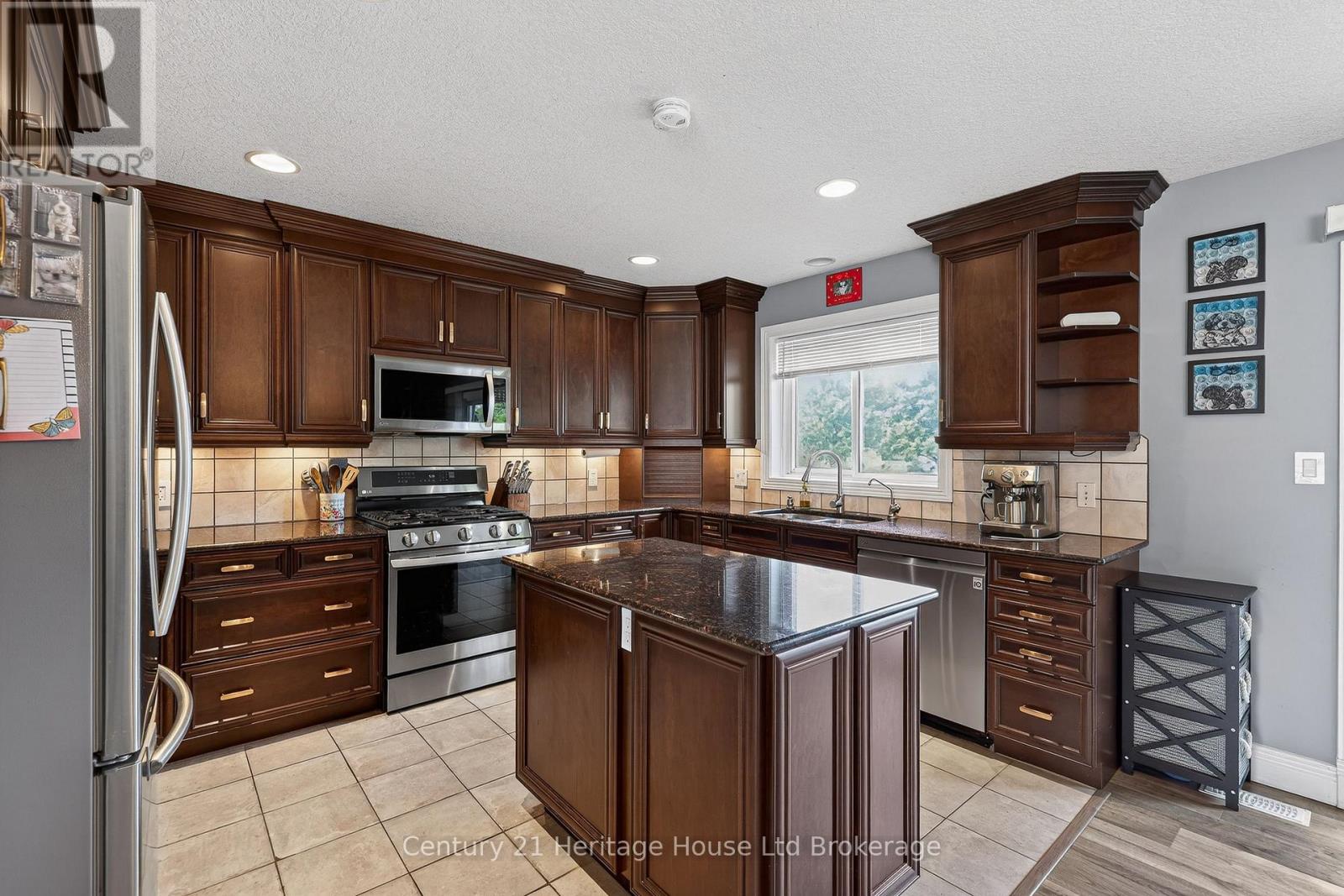 9 West Street N Property Photo 15