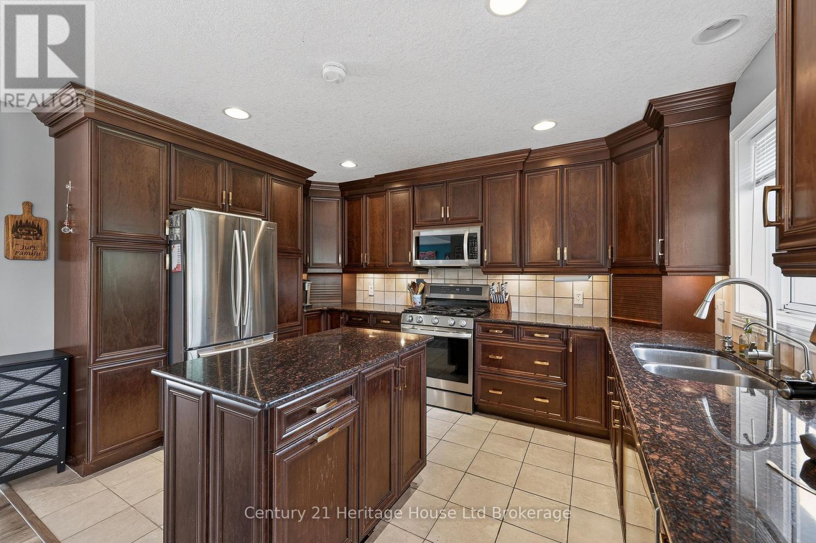 9 West Street N Property Photo 16