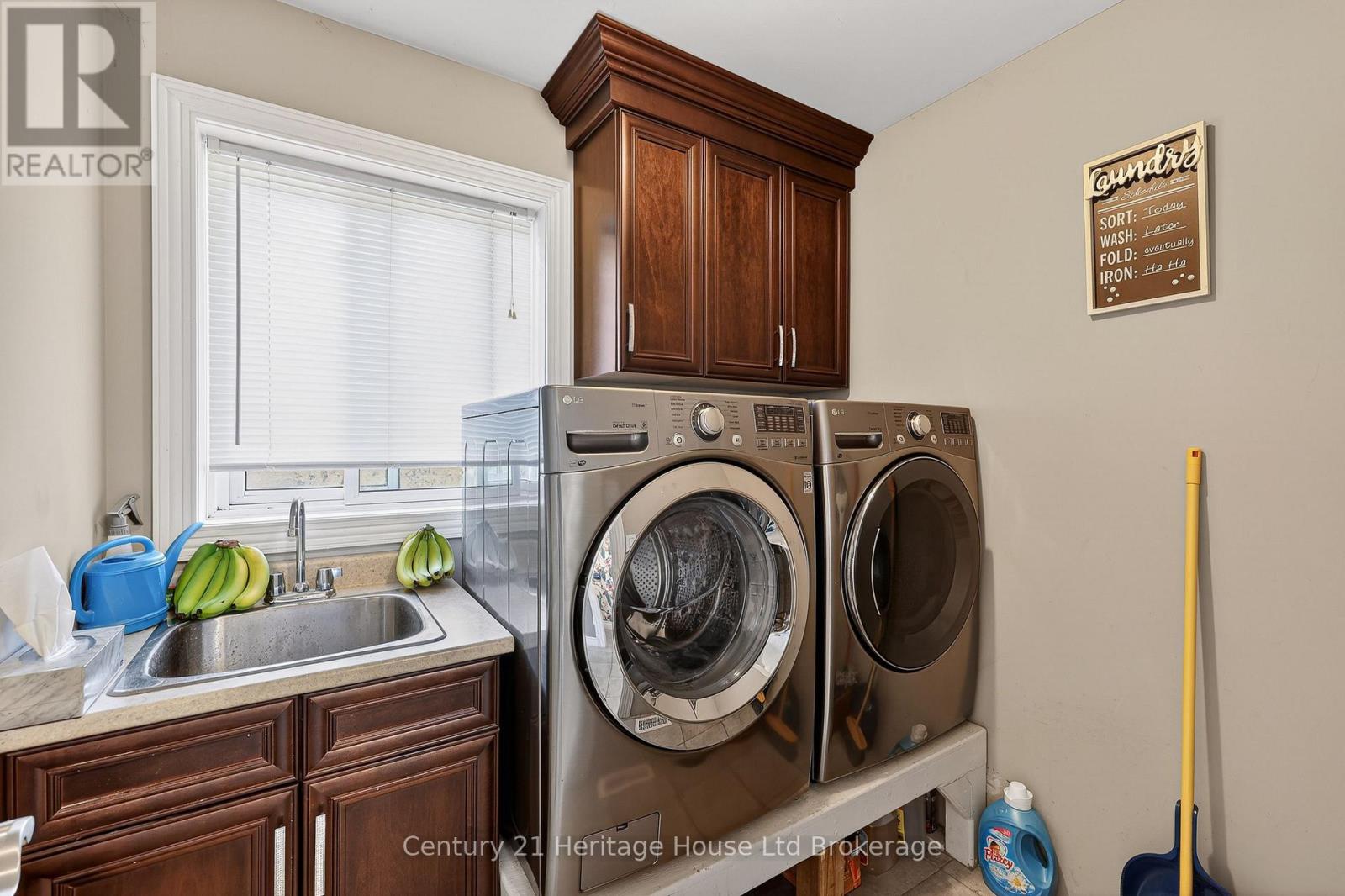 9 West Street N Property Photo 19