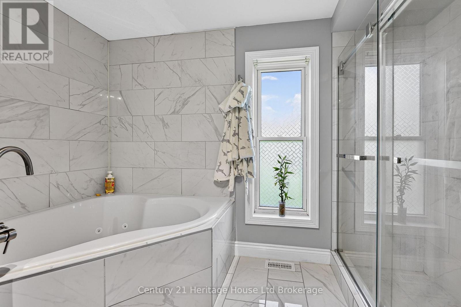 9 West Street N Property Photo 25