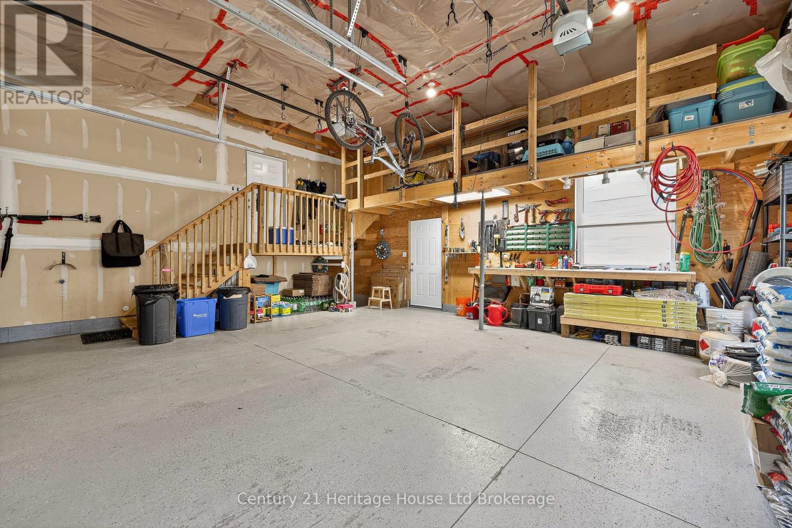 9 West Street N Property Photo 27