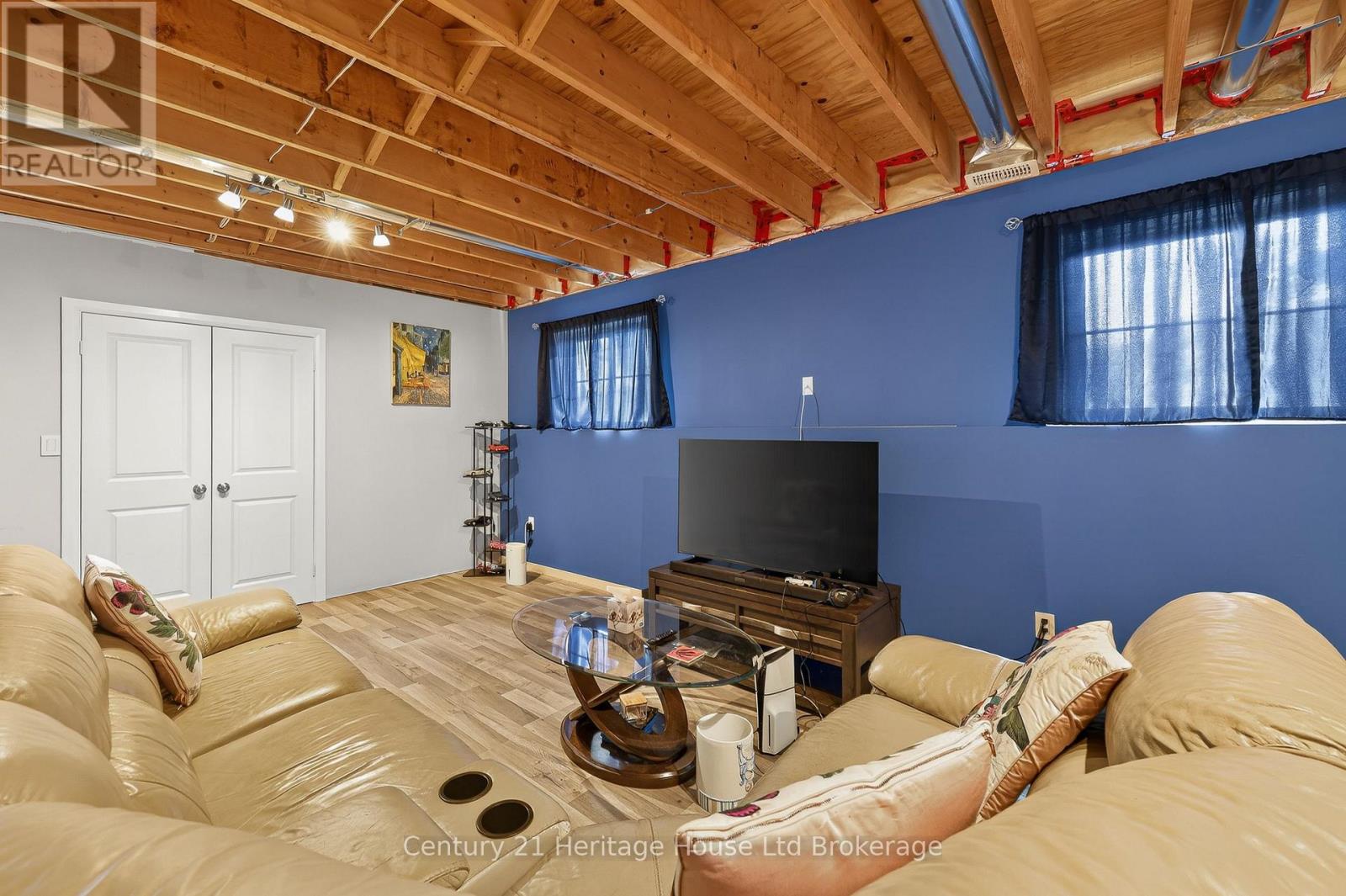 9 West Street N Property Photo 29