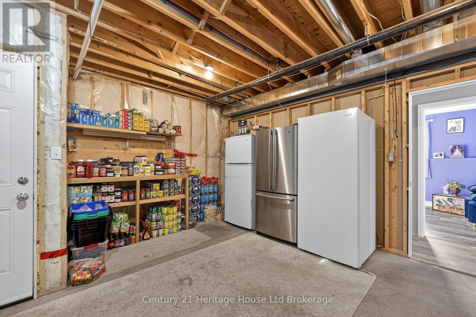 9 West Street N Property Photo 36