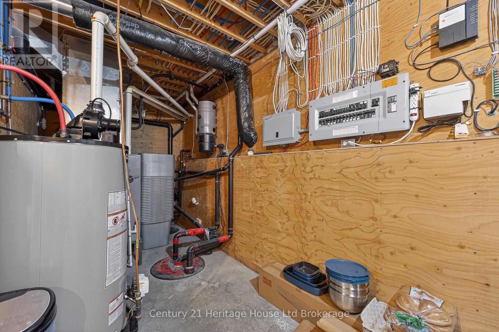 9 West Street N Property Photo 37