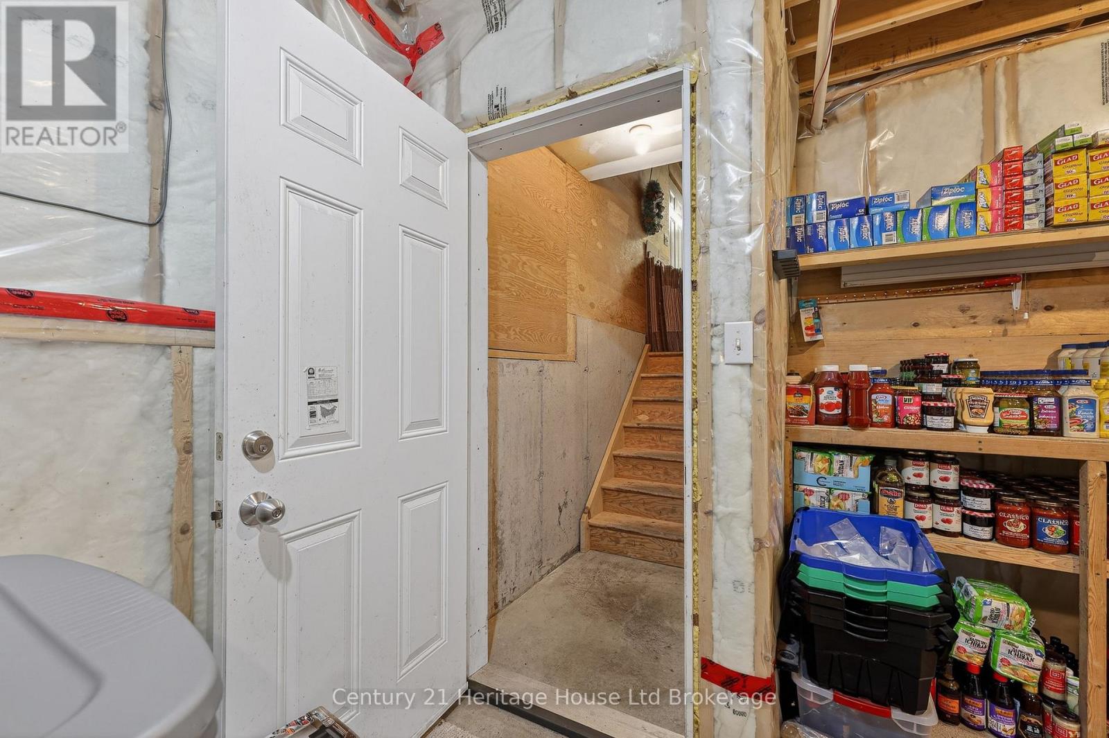 9 West Street N Property Photo 38