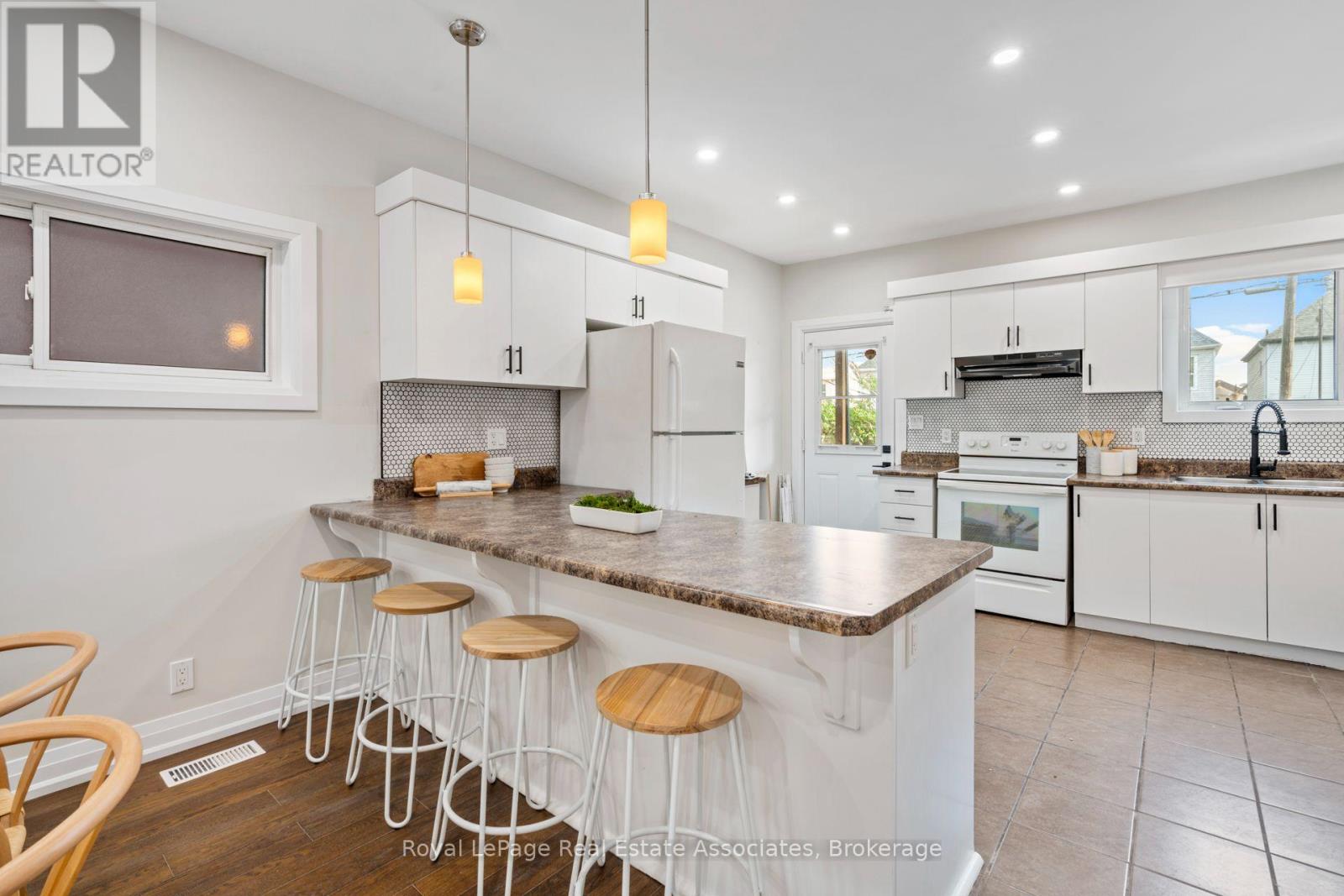 Upper - 23 Somerset Avenue Property Photo 7