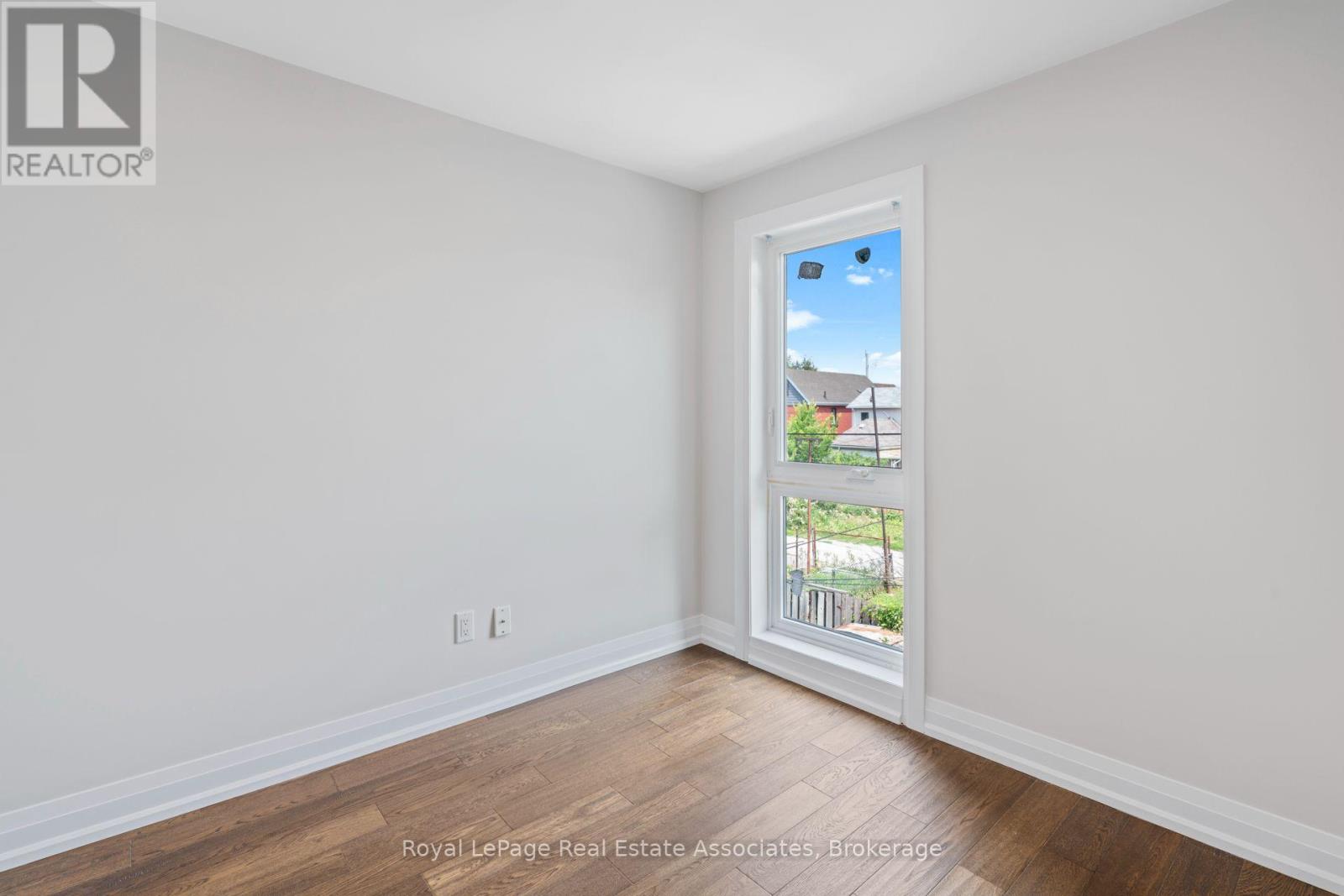 Upper - 23 Somerset Avenue Property Photo 15