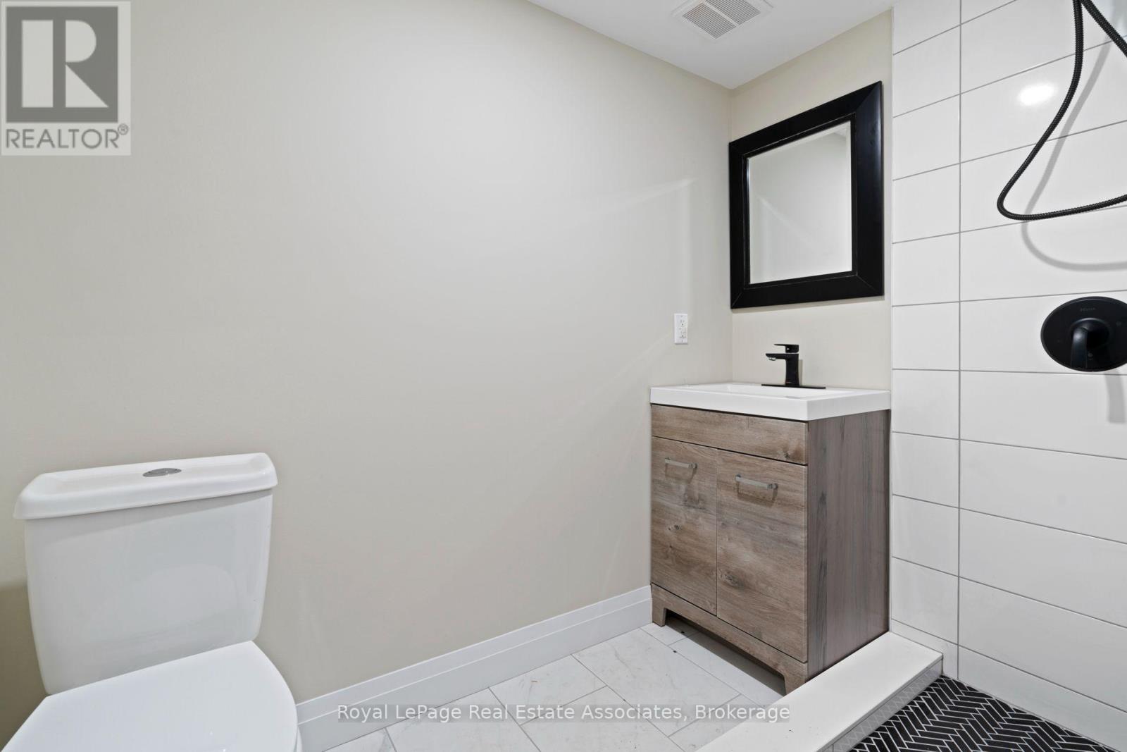 Upper - 23 Somerset Avenue Property Photo 24