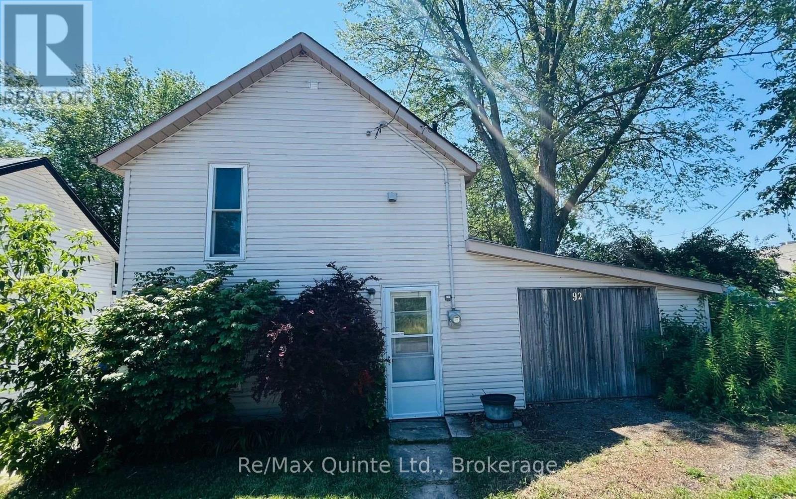 92 Foster Avenue S Property Photo 1