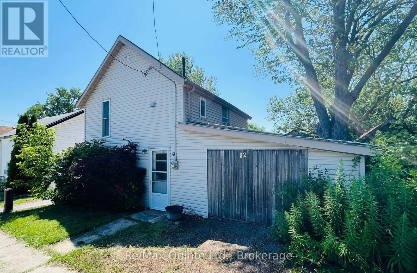 92 Foster Avenue S Property Photo 2
