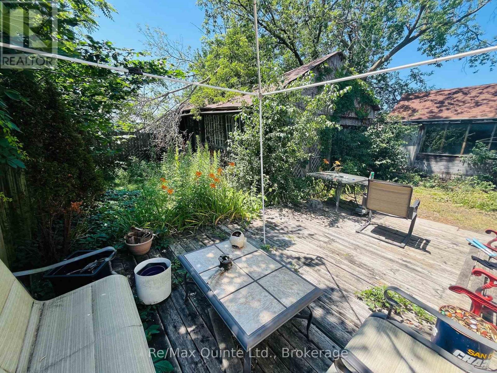 92 Foster Avenue S Property Photo 3