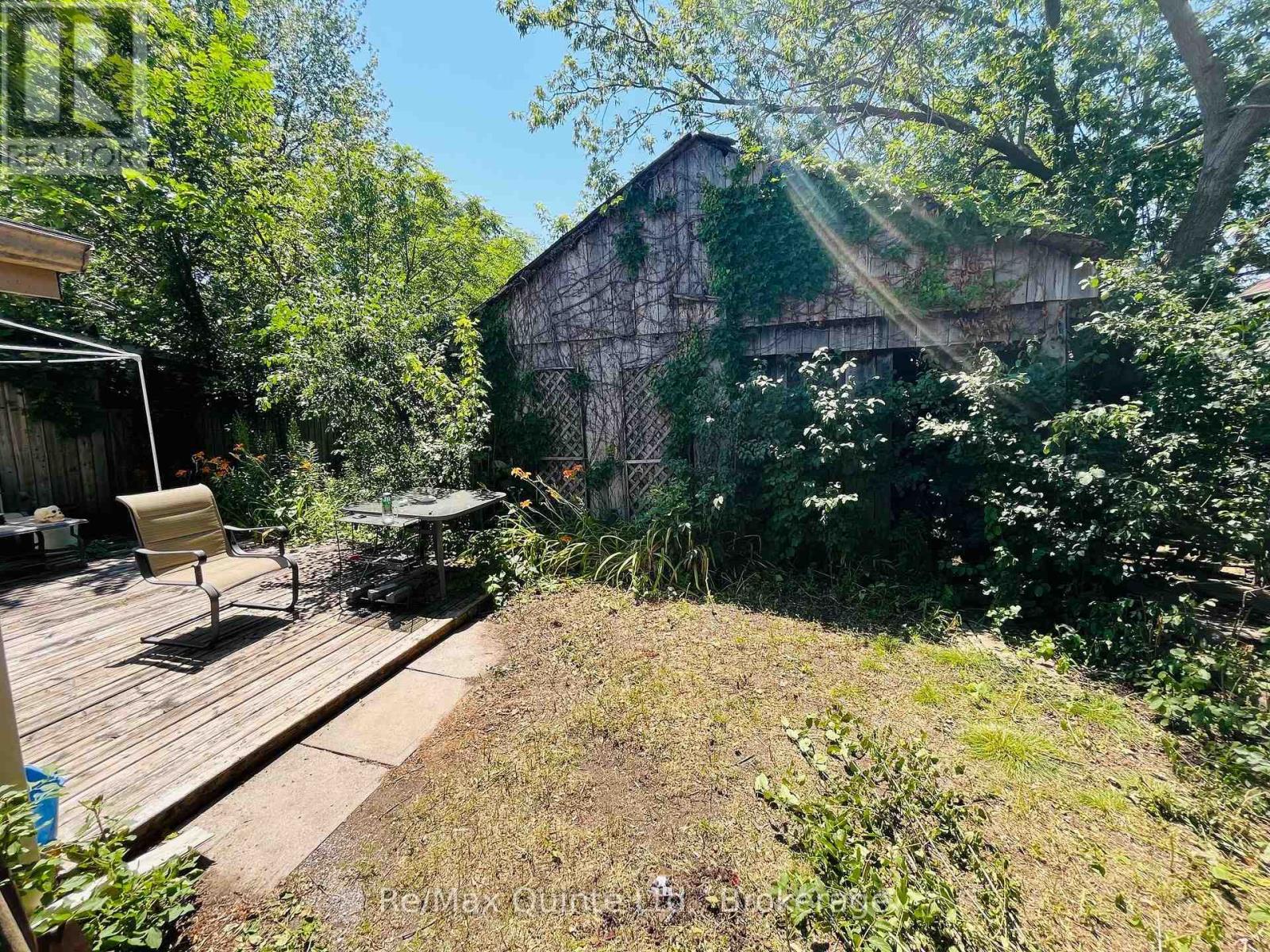 92 Foster Avenue S Property Photo 4