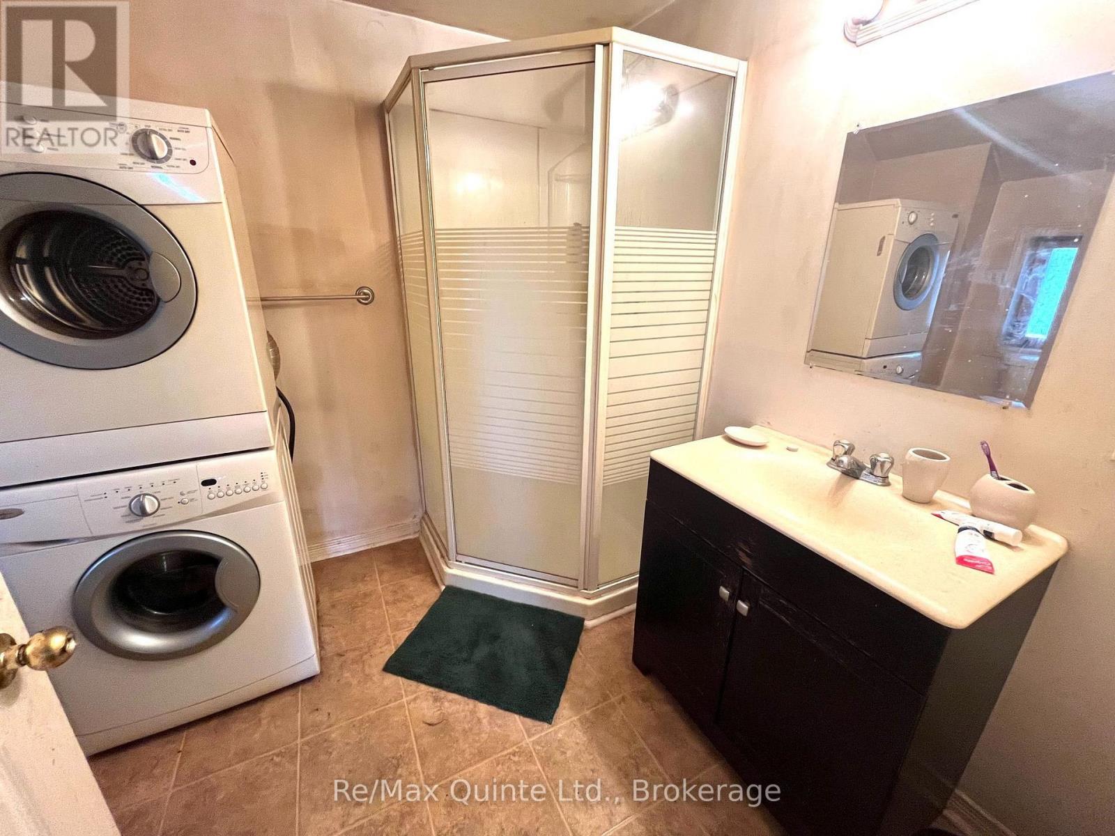 92 Foster Avenue S Property Photo 6