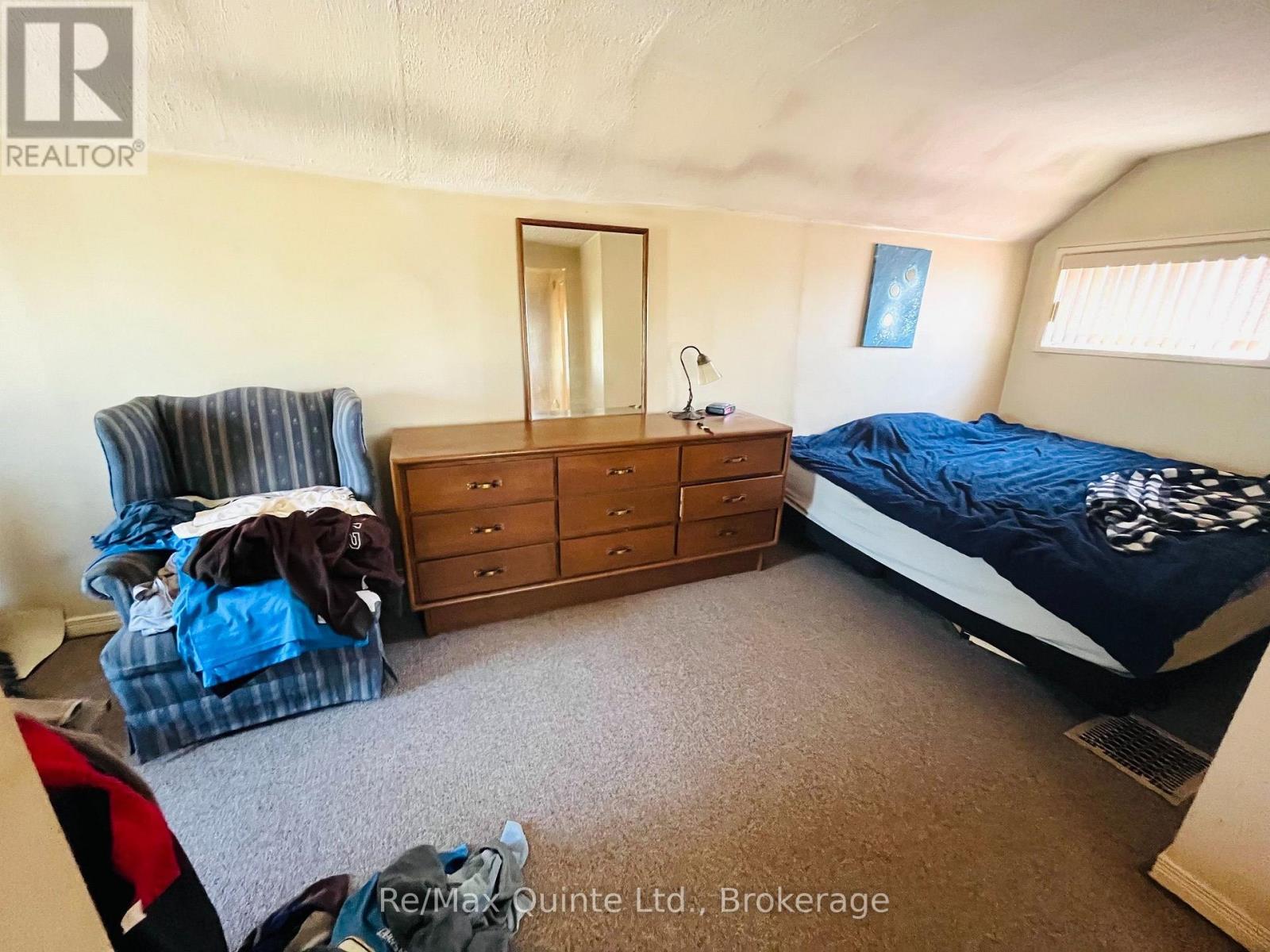92 Foster Avenue S Property Photo 7