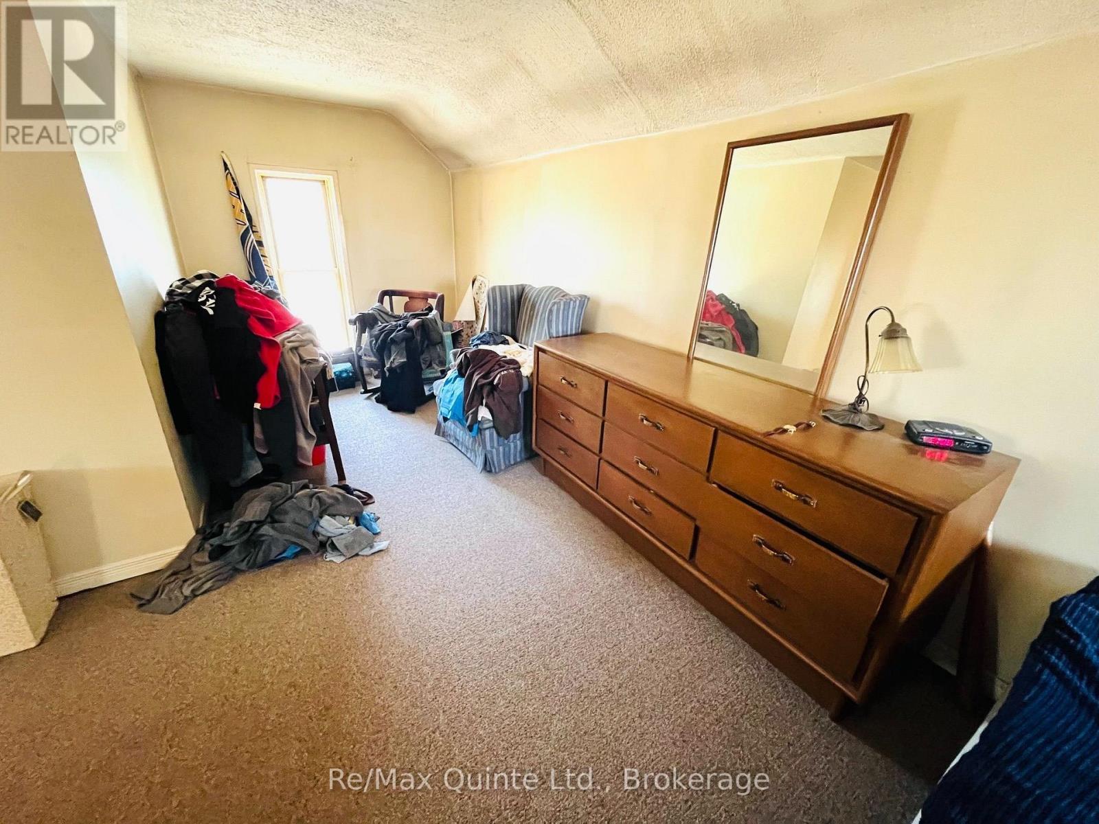 92 Foster Avenue S Property Photo 8