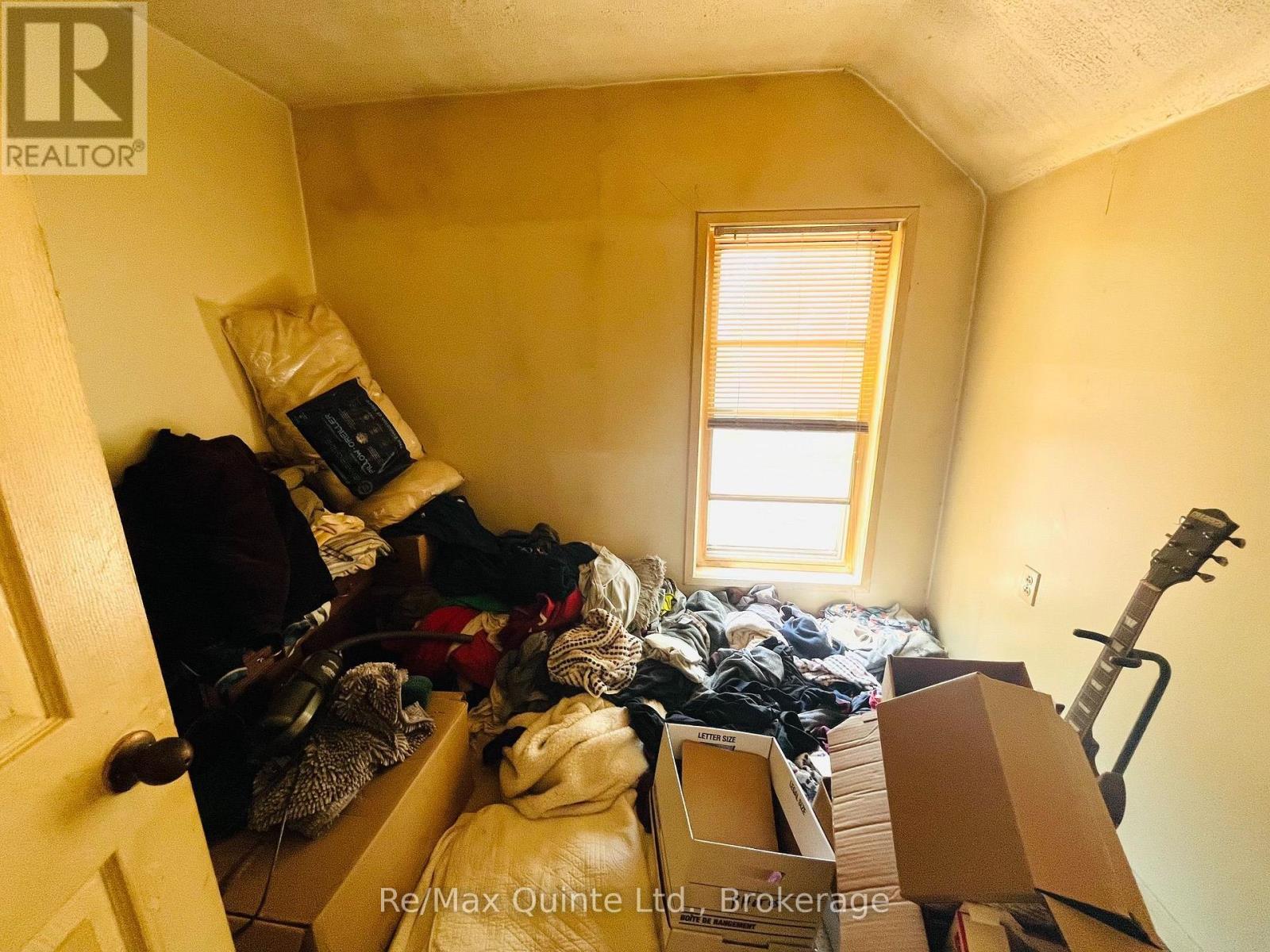 92 Foster Avenue S Property Photo 9