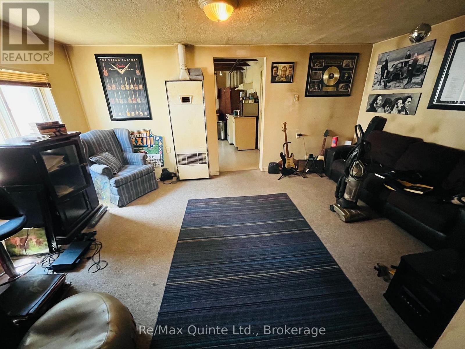 92 Foster Avenue S Property Photo 10