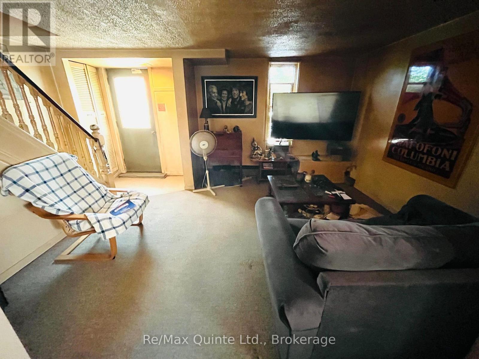 92 Foster Avenue S Property Photo 11