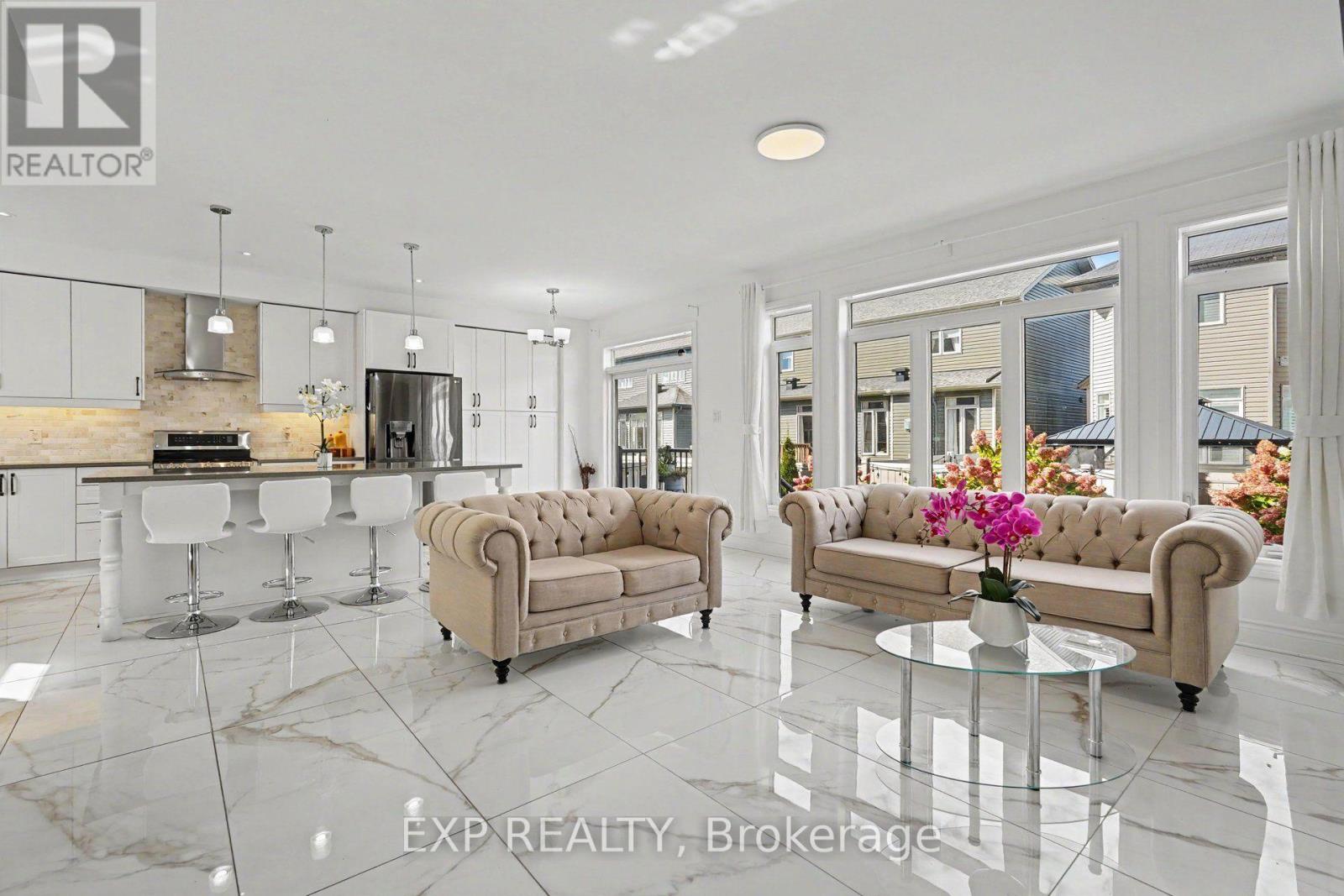 529 Peerless Street Property Photo 6