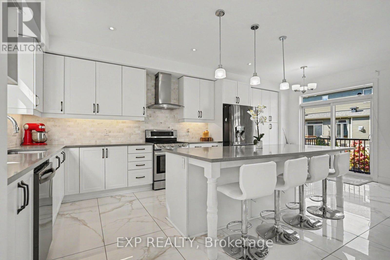 529 Peerless Street Property Photo 8