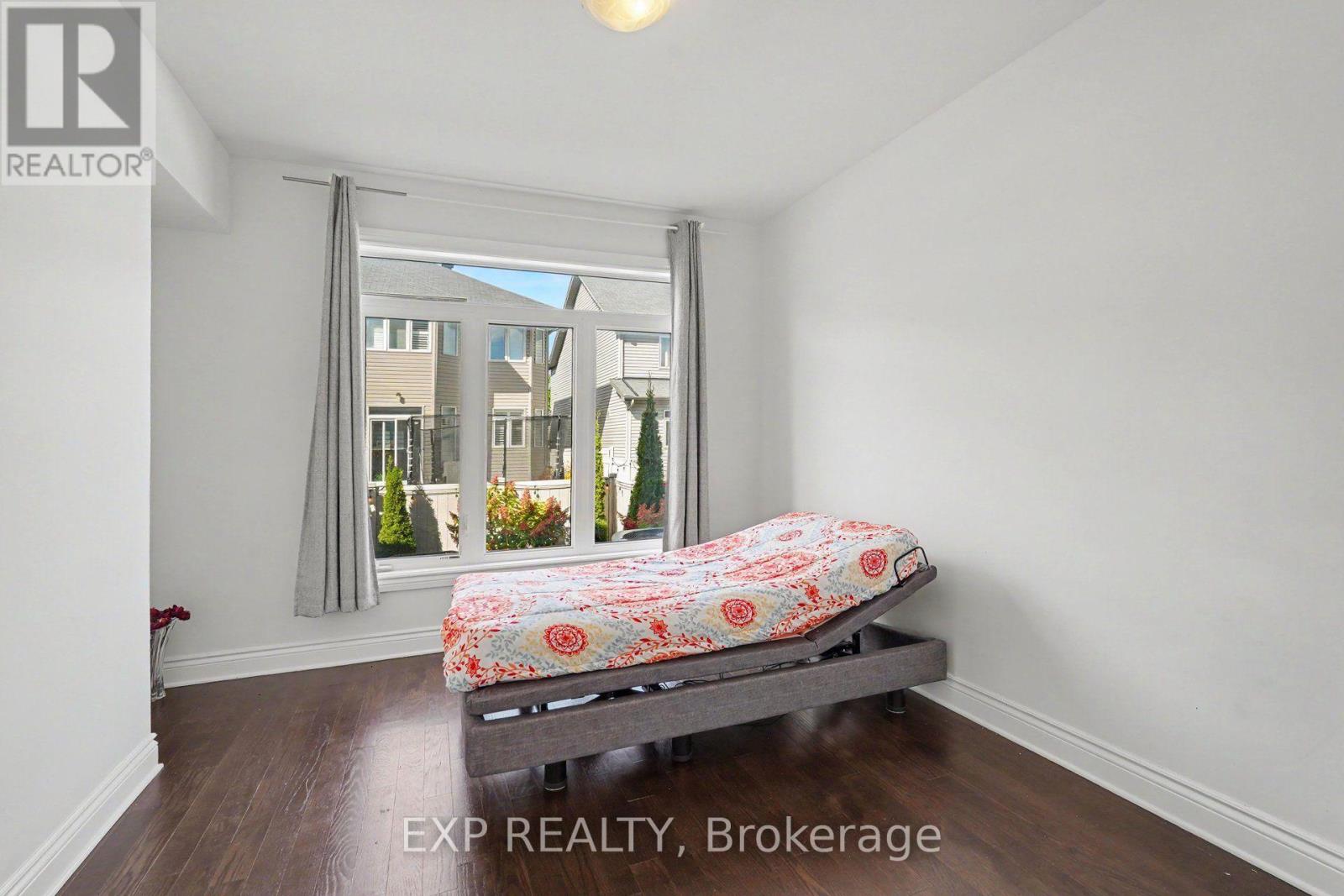529 Peerless Street Property Photo 14