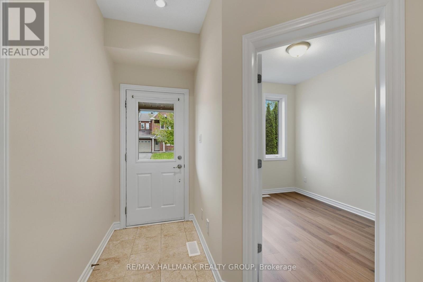 112 Akita Walk Property Photo 4