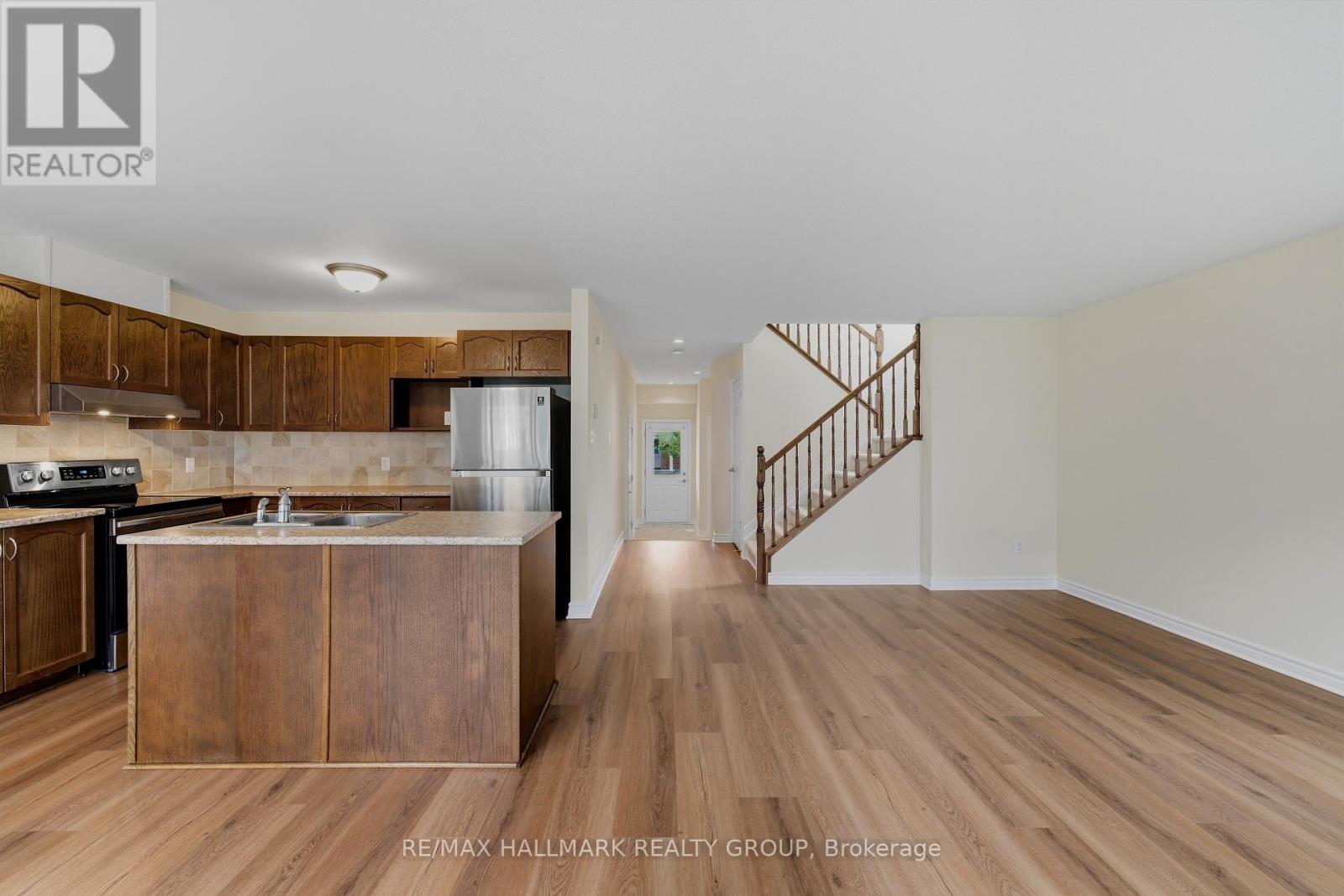 112 Akita Walk Property Photo 7