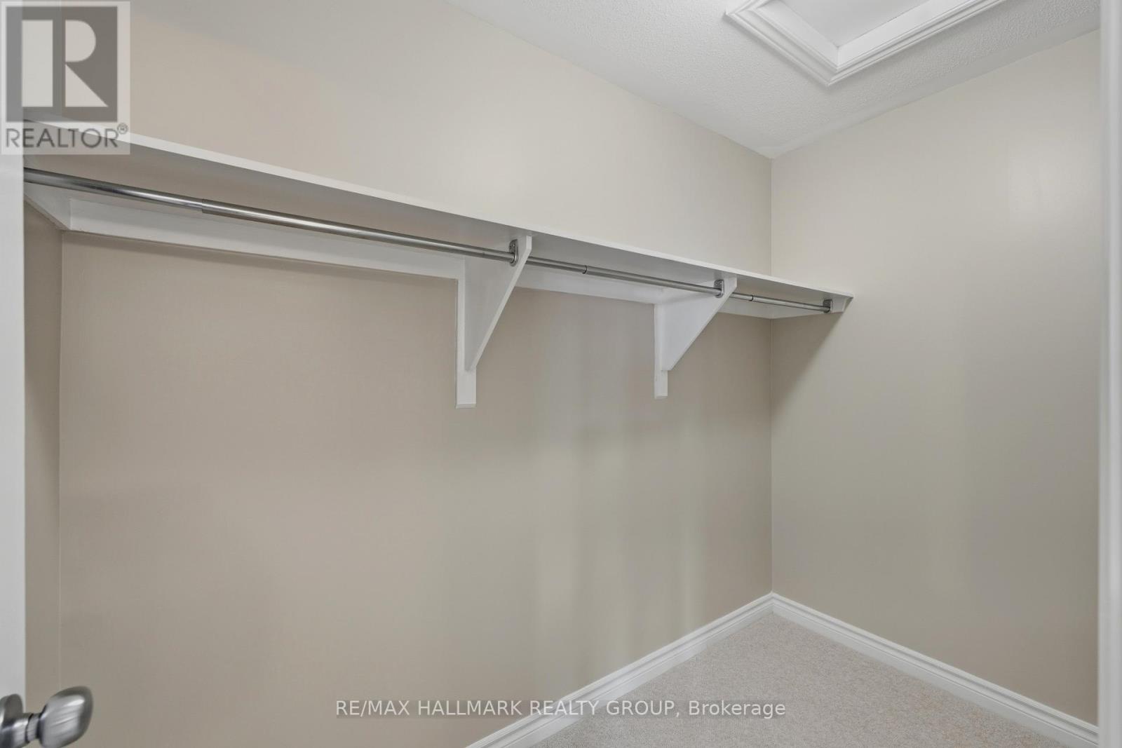 112 Akita Walk Property Photo 18