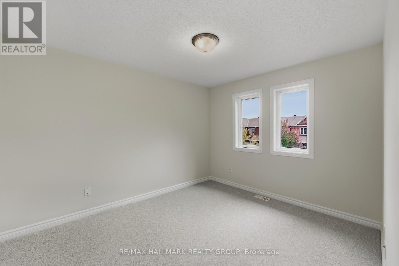 112 Akita Walk Property Photo 20