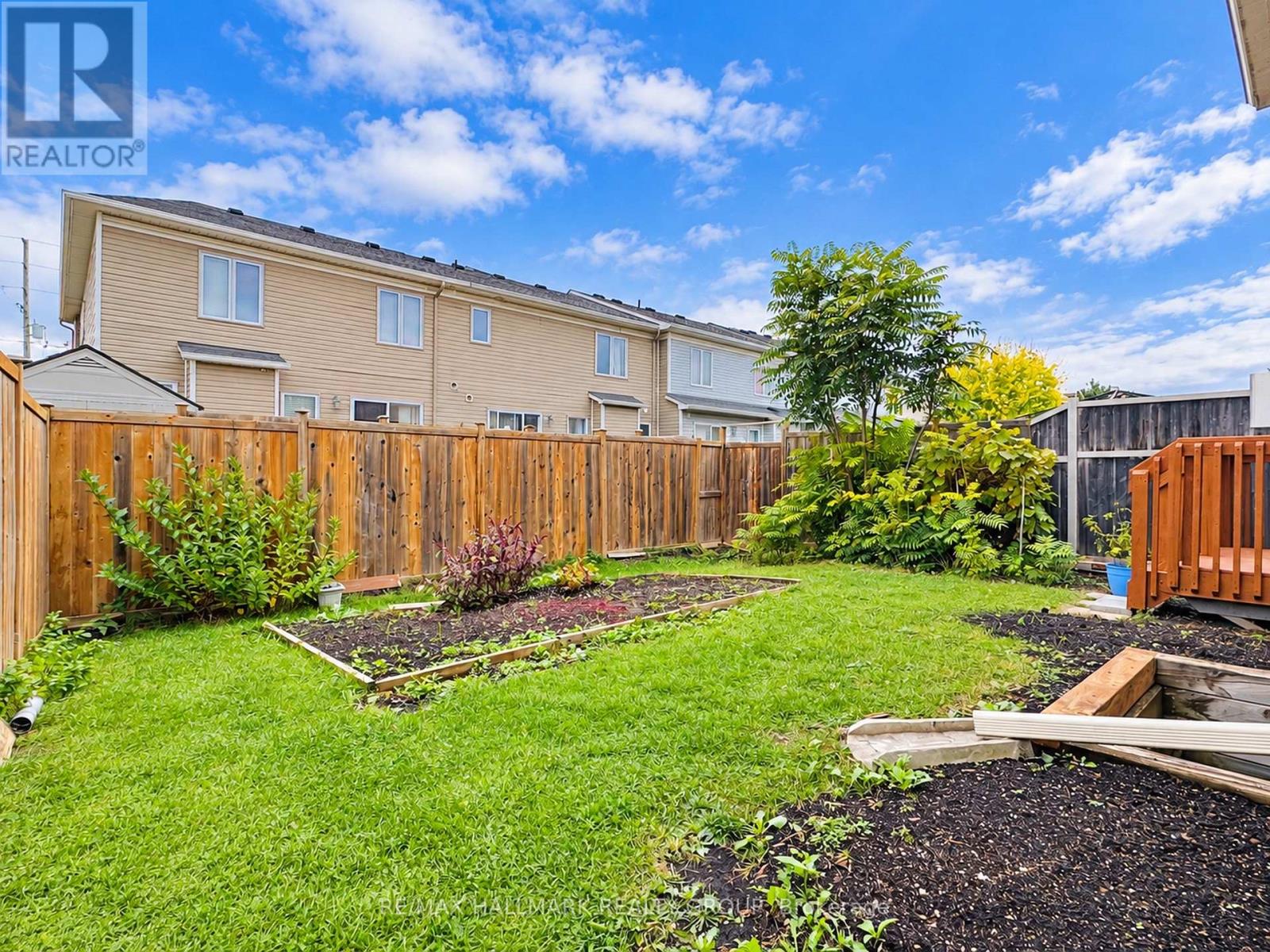 112 Akita Walk Property Photo 28