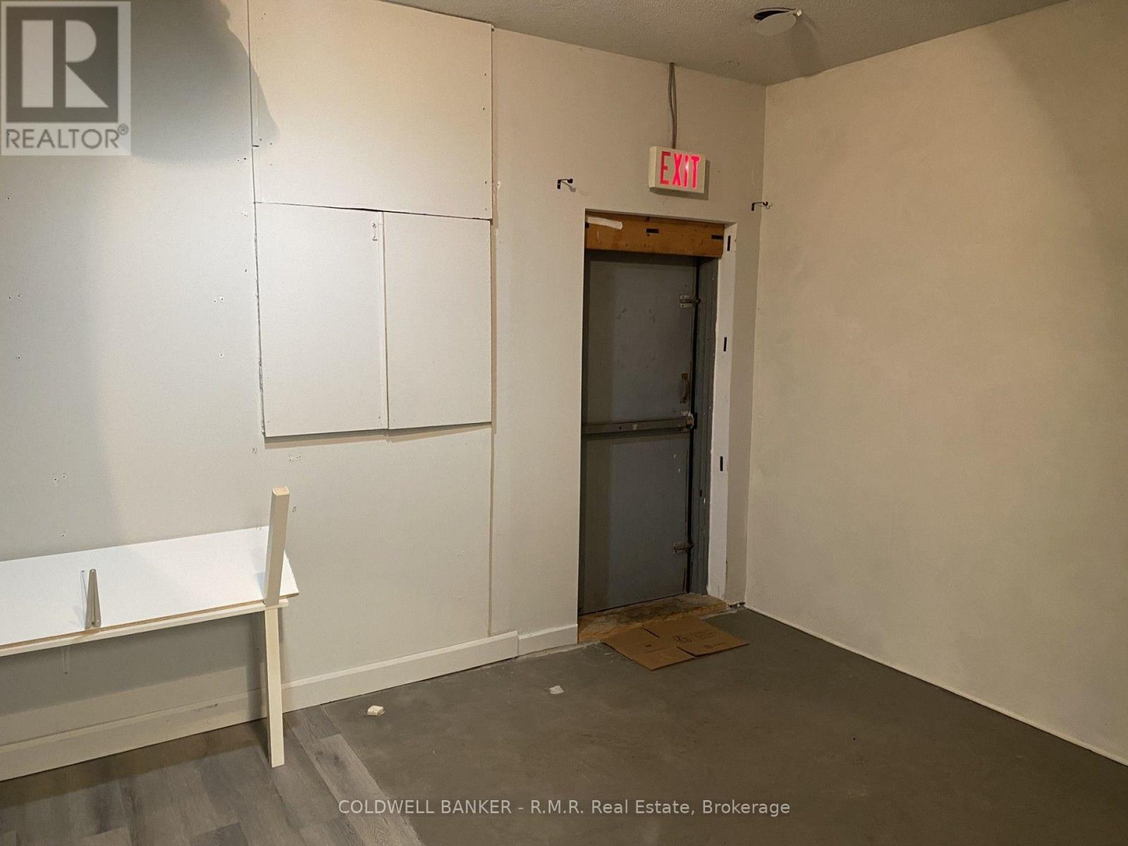2 - 441 King Street E Property Photo 11