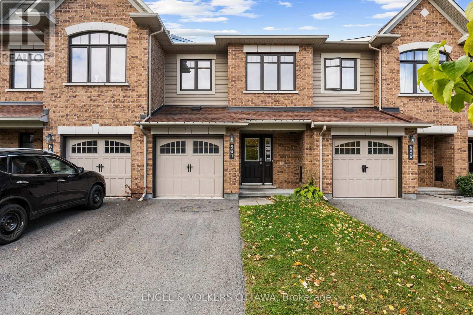 561 Petrichor Crescent Property Photo 1