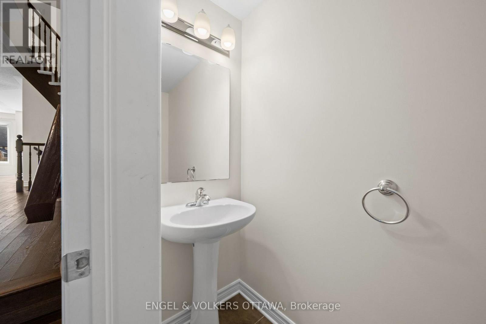 561 Petrichor Crescent Property Photo 3
