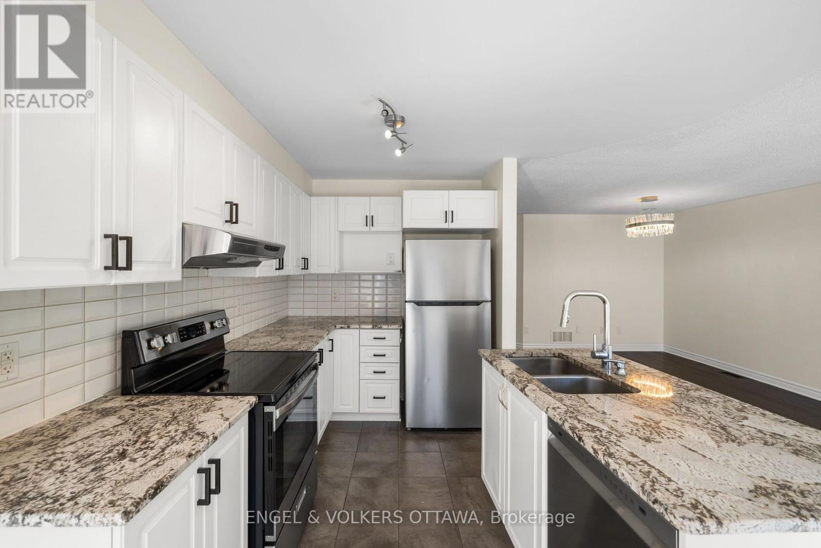 561 Petrichor Crescent Property Photo 6