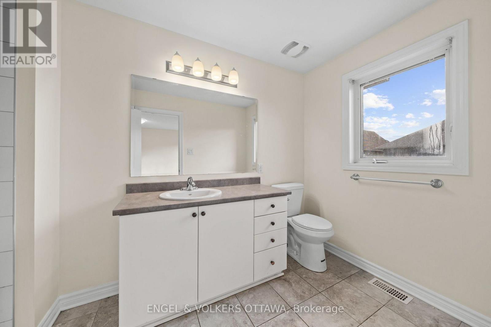561 Petrichor Crescent Property Photo 9