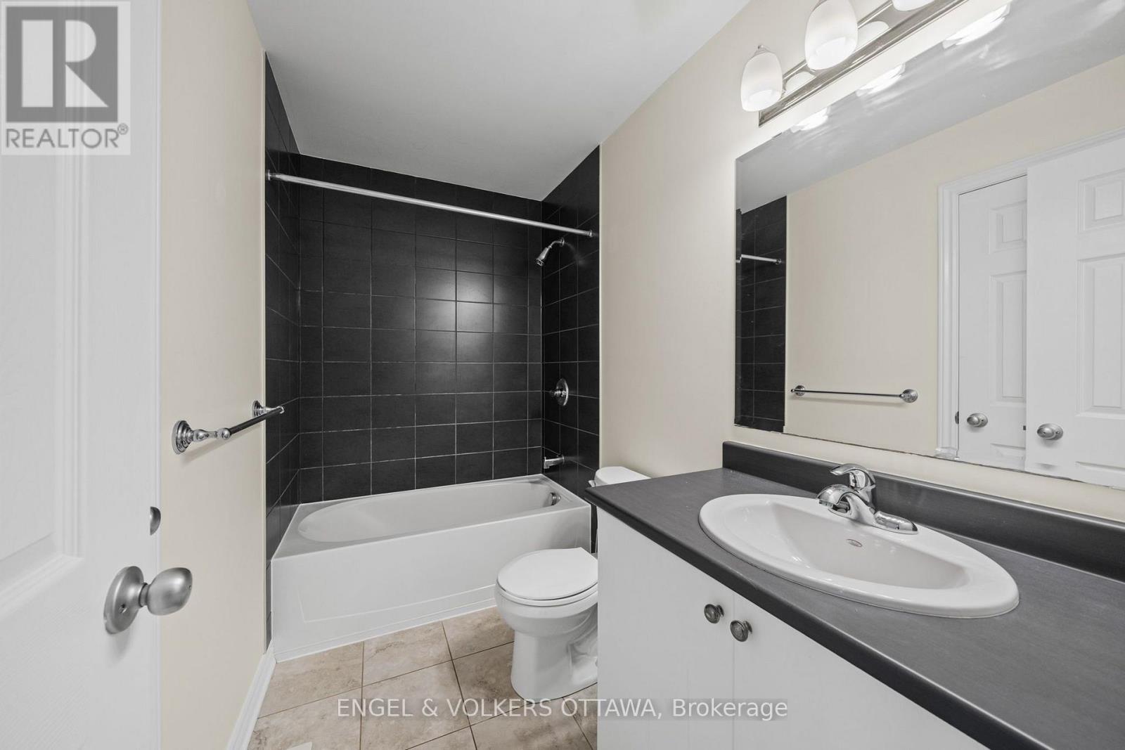 561 Petrichor Crescent Property Photo 13