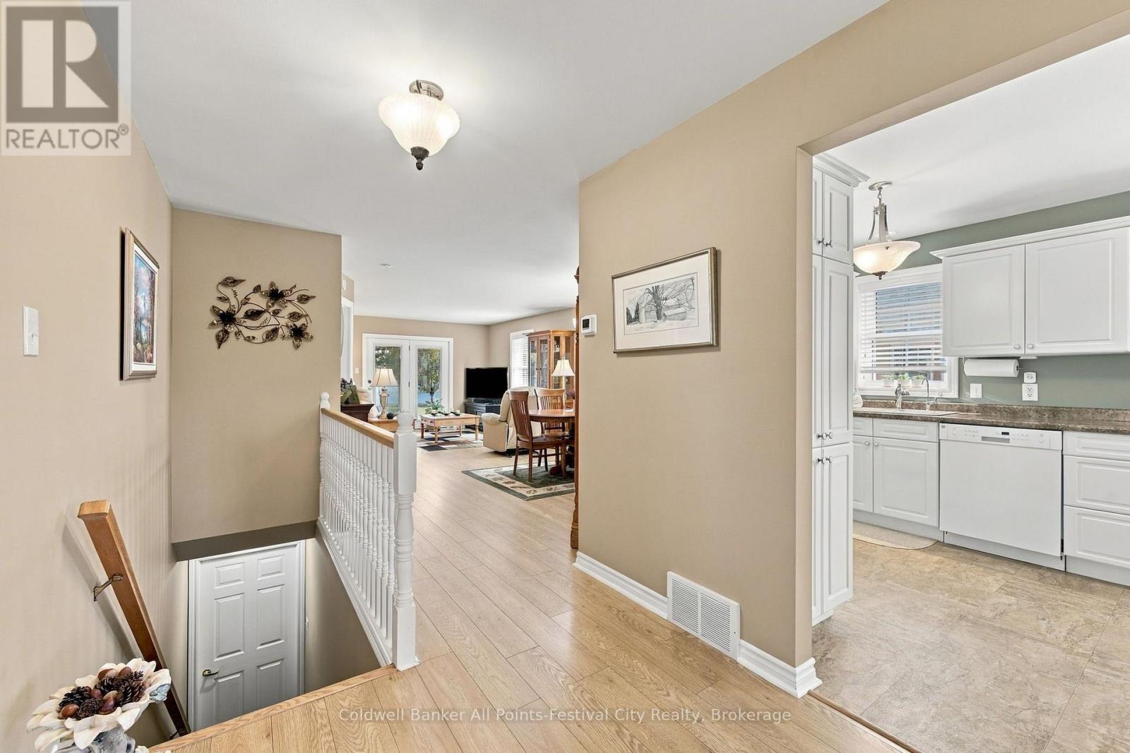 407 Warren Street Property Photo 8