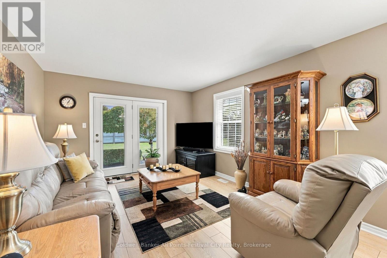 407 Warren Street Property Photo 11