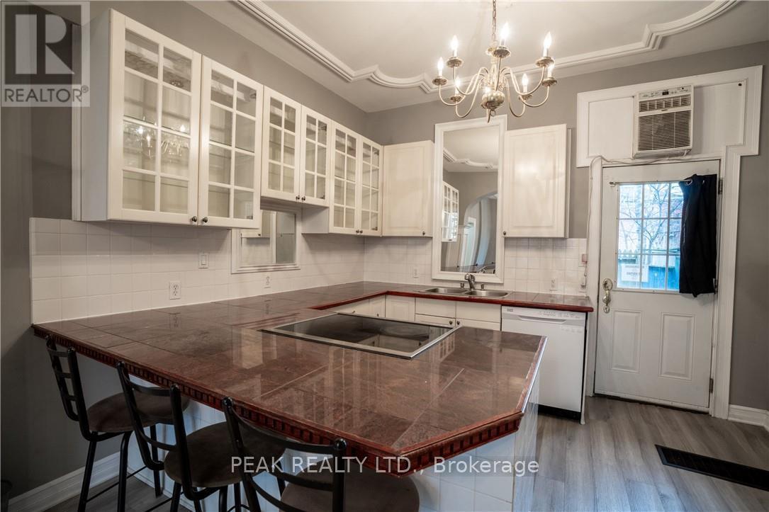 127 East Avenue S Property Photo 5