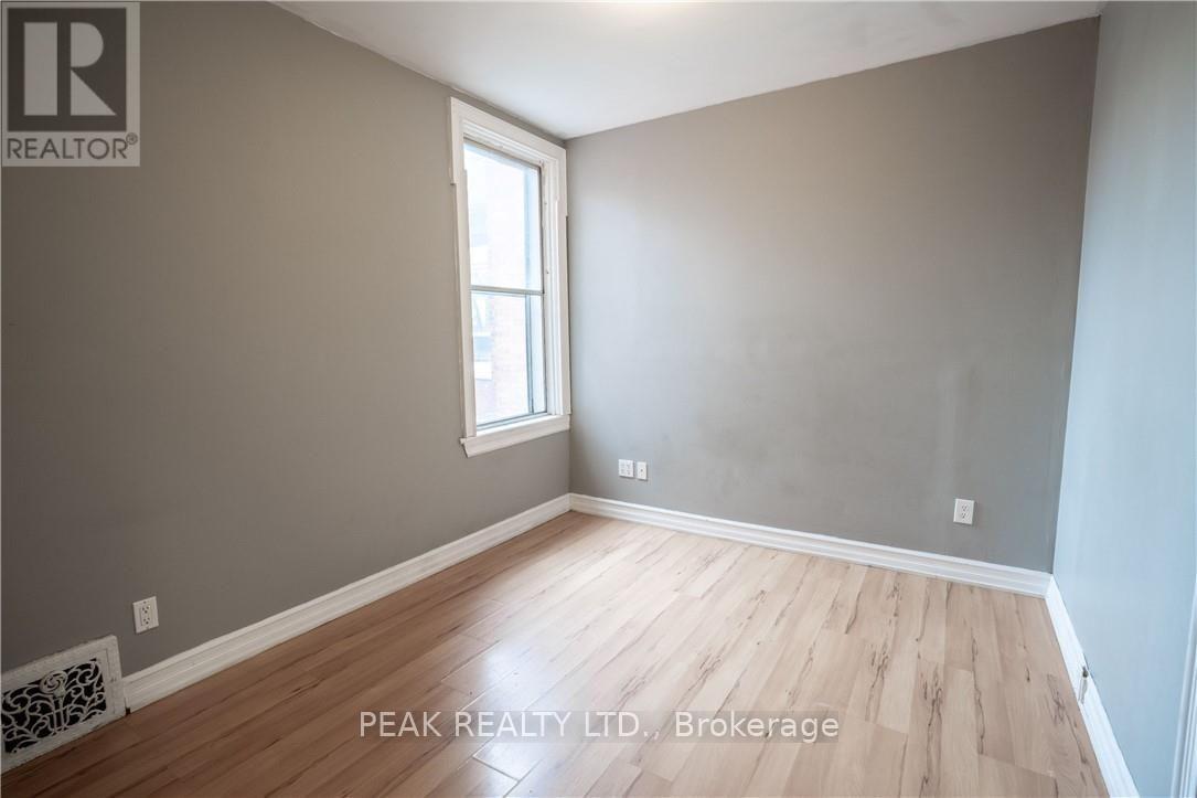 127 East Avenue S Property Photo 15