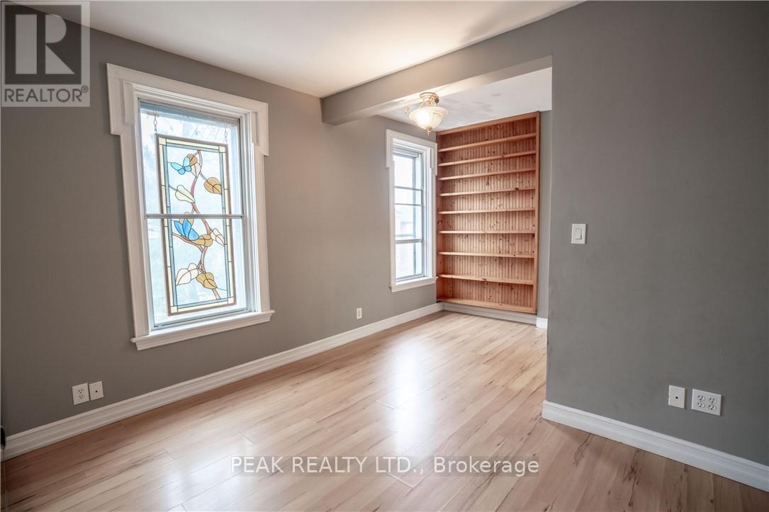 127 East Avenue S Property Photo 16